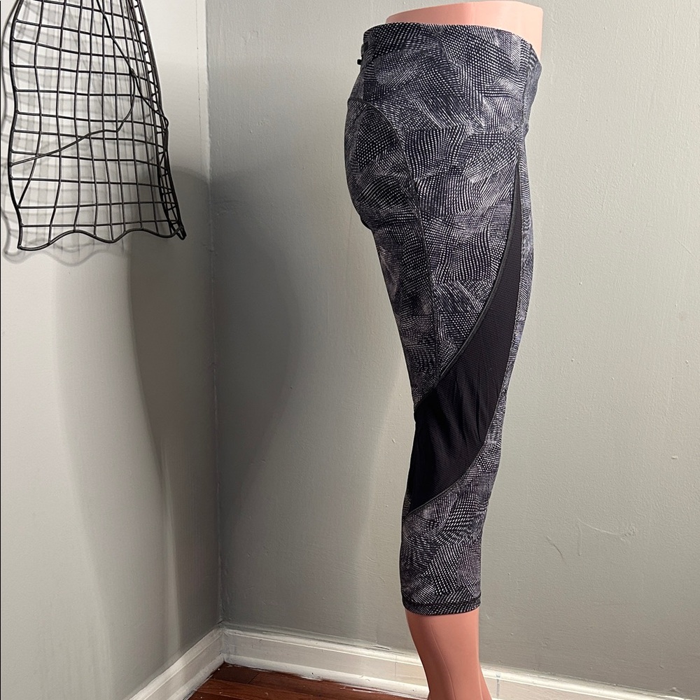 lululemon athletica Black and Gray Cropped Pants - Picture 4 of 6